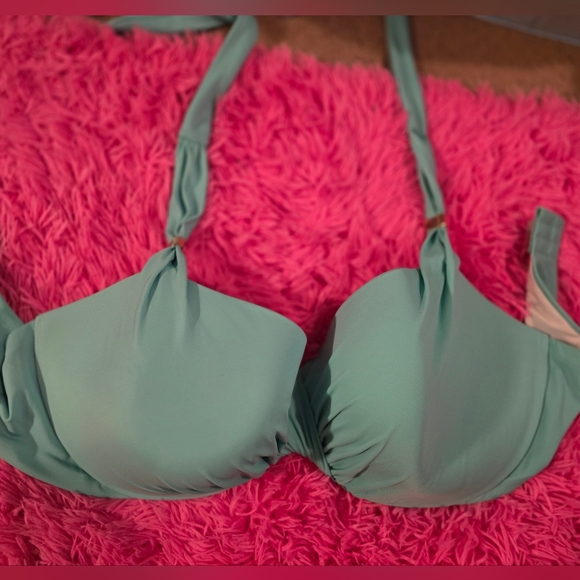 38DDD swim - Picture 8 of 11